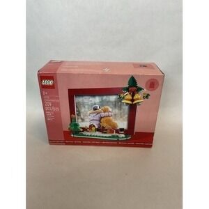 NWOT LEGO 8+ 40702 209PCS Christmas Picture Frame Limited Edition Holiday Set